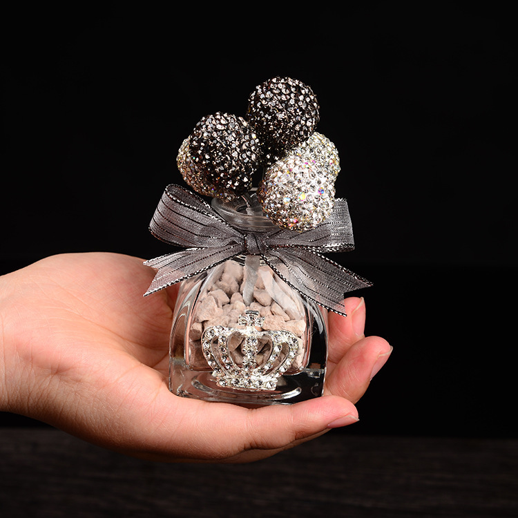 [Clásico] Adornos creativos para automóviles, asientos de perfume, diamantes, aromaterapia para automóviles, globos de confesión, consola central, decoración interior