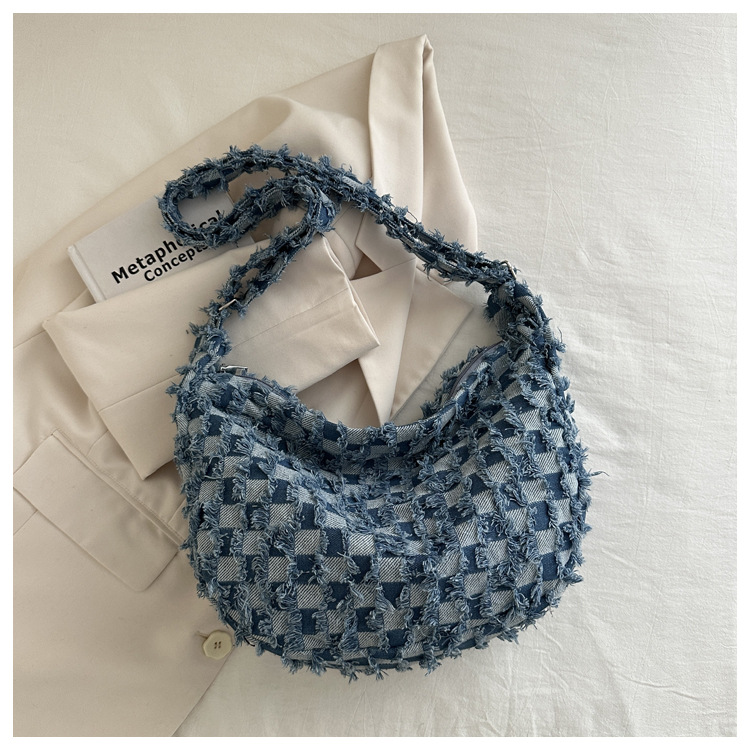 Casual and fashionable crossbody bag 2025 new style large-capacity simple checkered single-shoulder bag, personalized and versatile, lightweight underarm bag undefined
