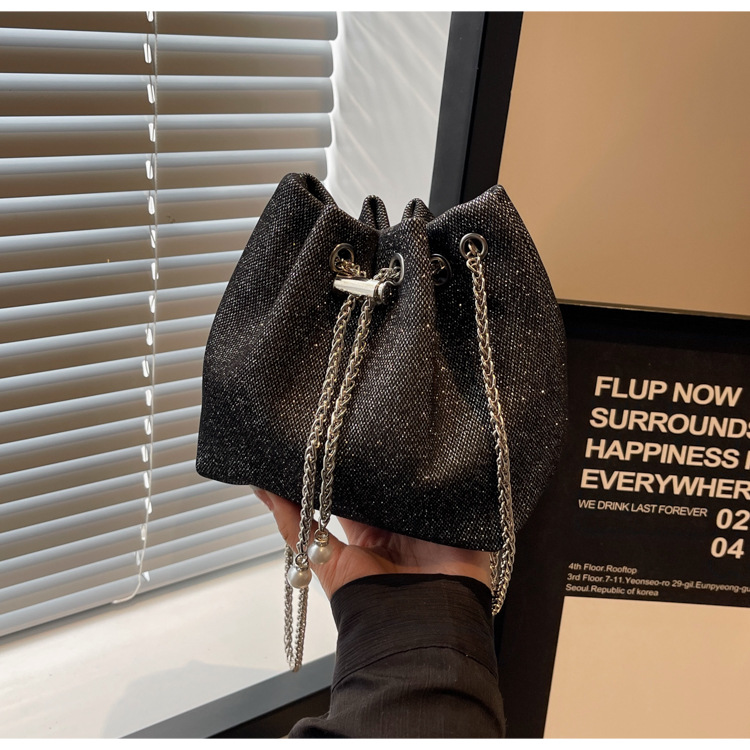 2024 Borsa a tracolla piccola con catena a secchiello versatile e alla moda con alta qualità e nuova borsa a tracolla unica e popolare_voghion.com