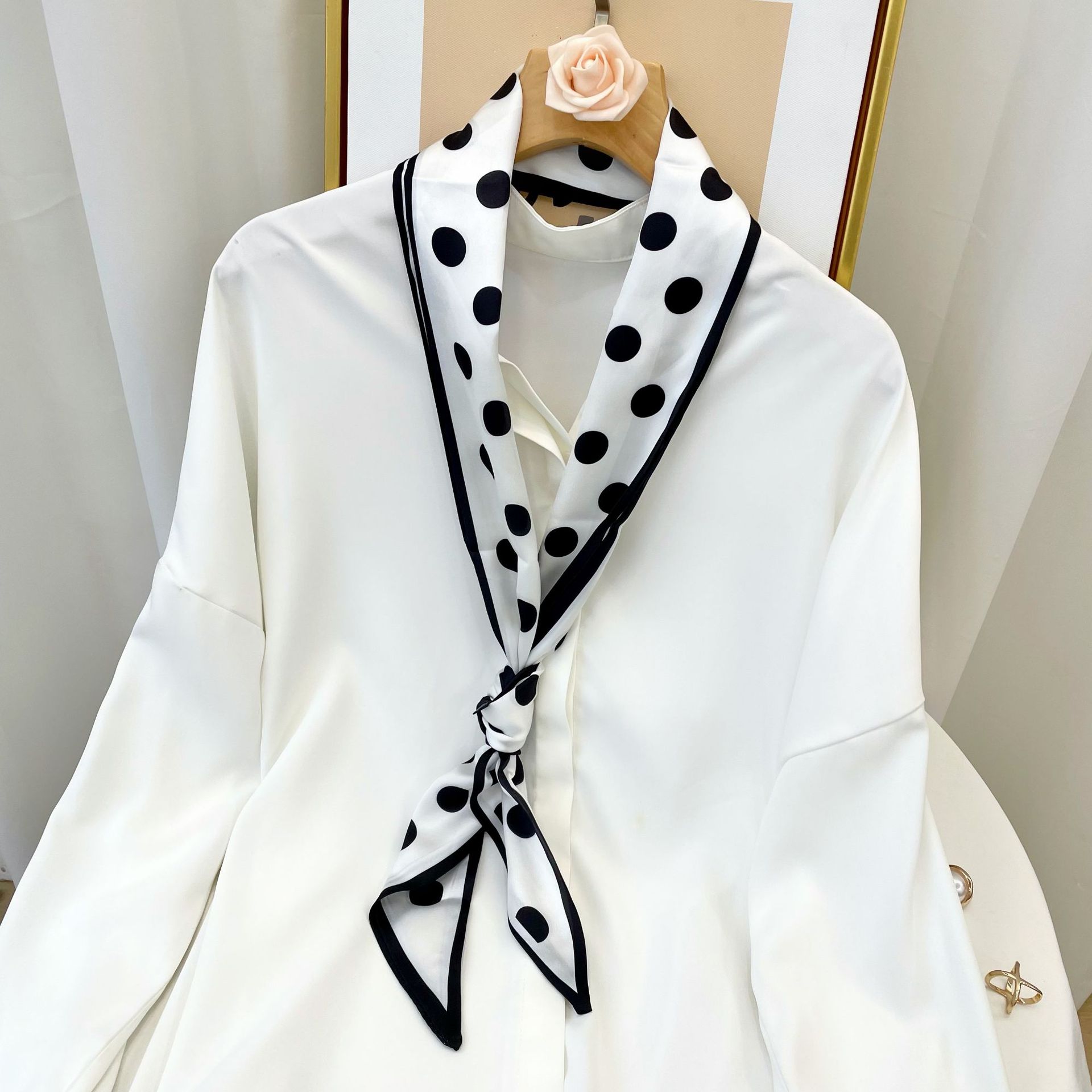 Nuevo estilo coreano Delgado estrecho largo bufanda de las mujeres de todos los partidos de moda artificial seda oblicua lunka Dot profesional bufanda de seda