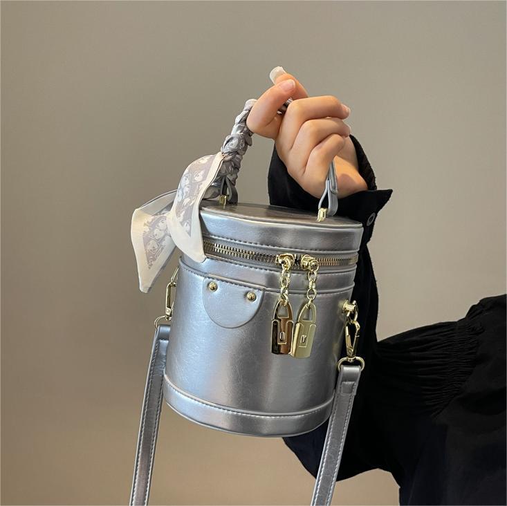 Este año, la popular explosión de bolsas de cubo de mano 2024 nuevo bolso de mujer, nicho de alto nivel, bolso de hombro, bolso de mochila universal