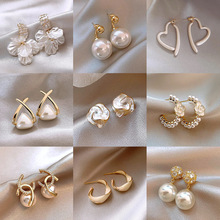 时尚高级感锆石珍珠耳环女2025新款法式复古轻奢耳钉简约百搭耳饰