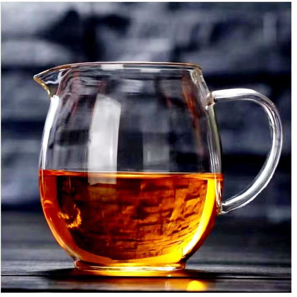 Factory-produced glass fair cups, tea dispensers, and thickened, heat-resistant glass fair cups for home use.