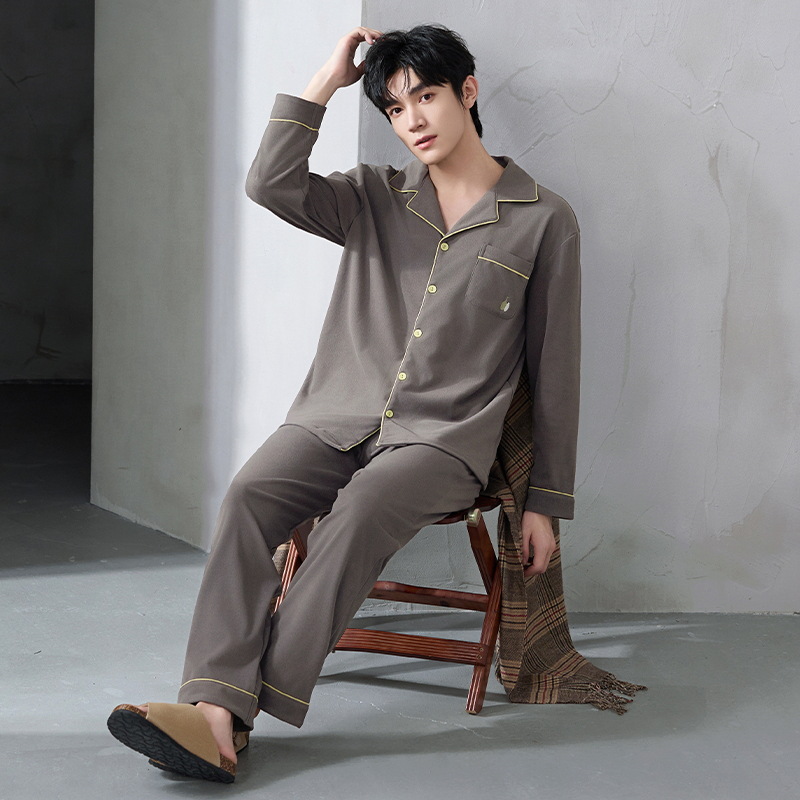 Pijamas de cotton para hombres otoño y invierno de 2025 cálidos catiónicos cardigan de manga larga con un conjunto de ropa de hogar de alta calidad