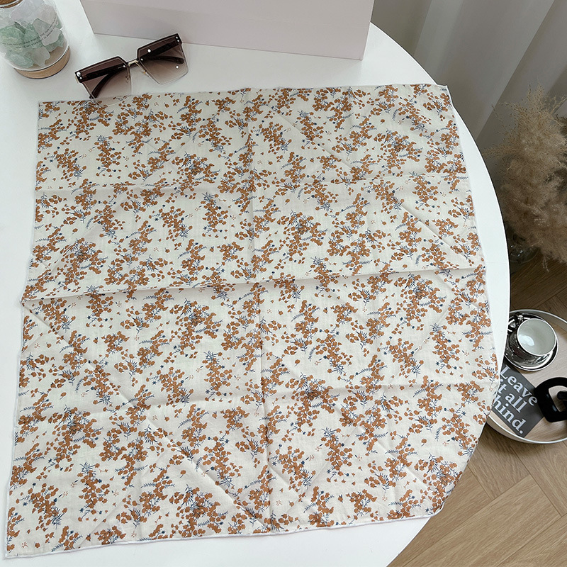 라이트 살구색 플로럴 스퀘어