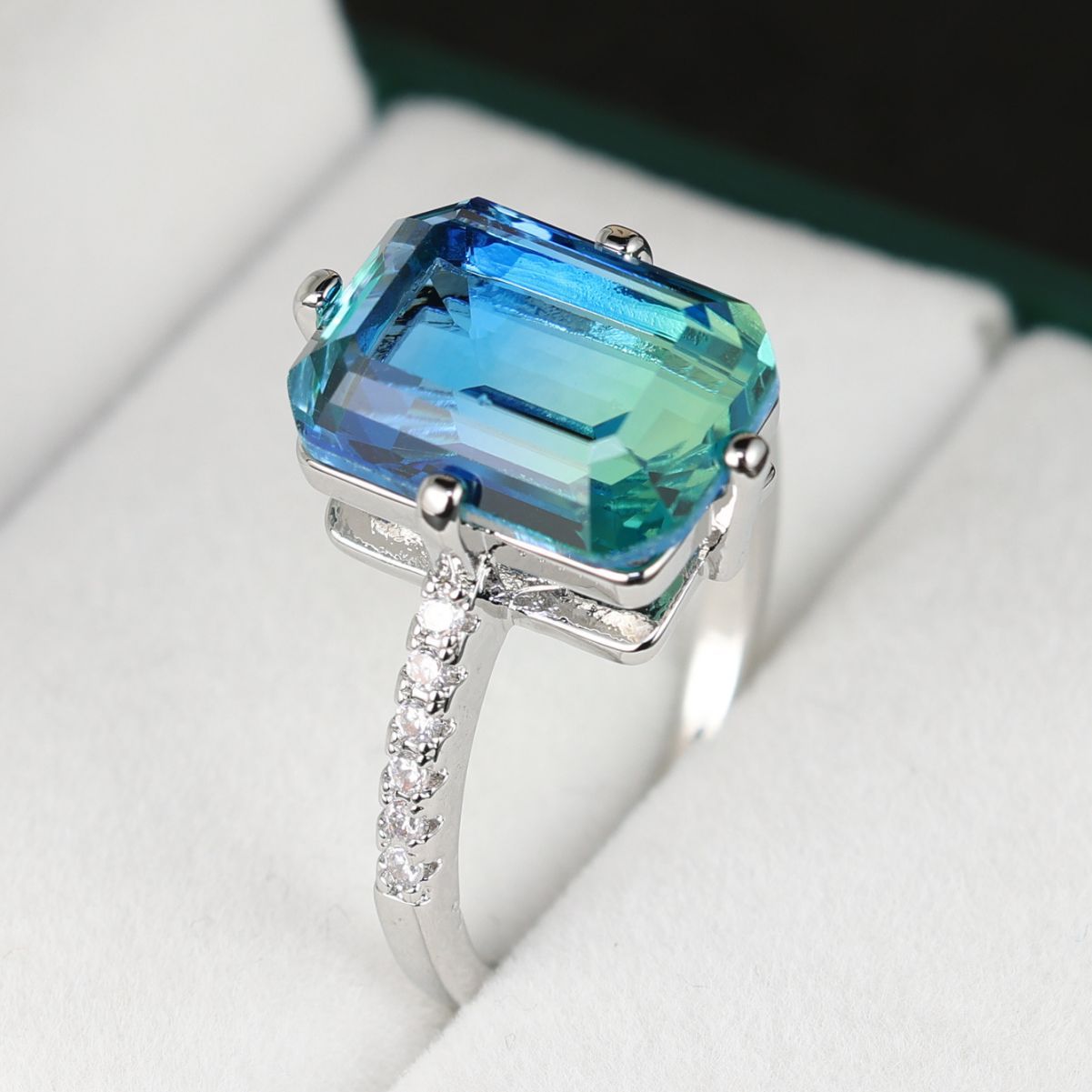 AliExpress wish hot sale new cross-border e-commerce European and American fashion luxury four-claw zircon engagement ring for women