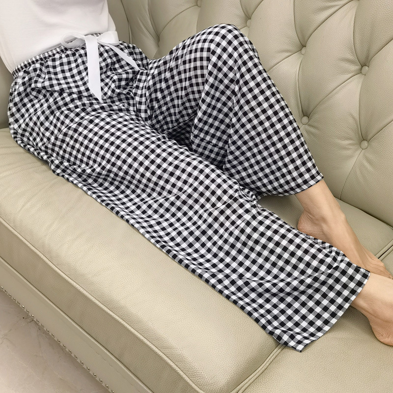 작은 검은 격자 무늬