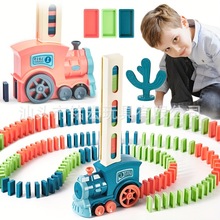 跨境网红电动多米诺骨牌小火车自动立牌投放儿童声光益智玩具车