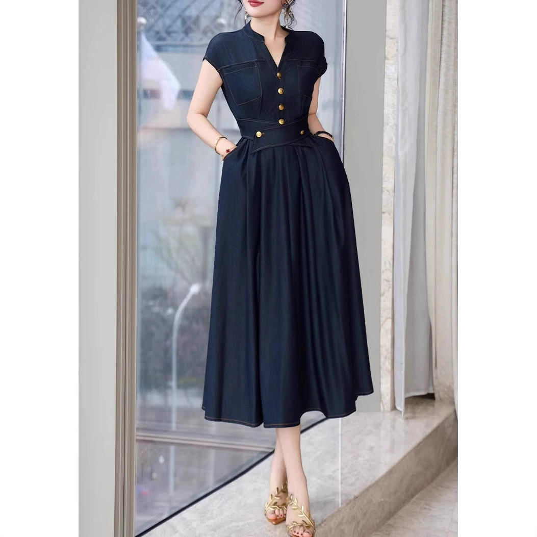 В наличии: 2519 — летнее платье А-силуэта из денима, новая модель, для полных, с V-образным вырезом, приталенное, стройнящее, элегантное, для офиса.