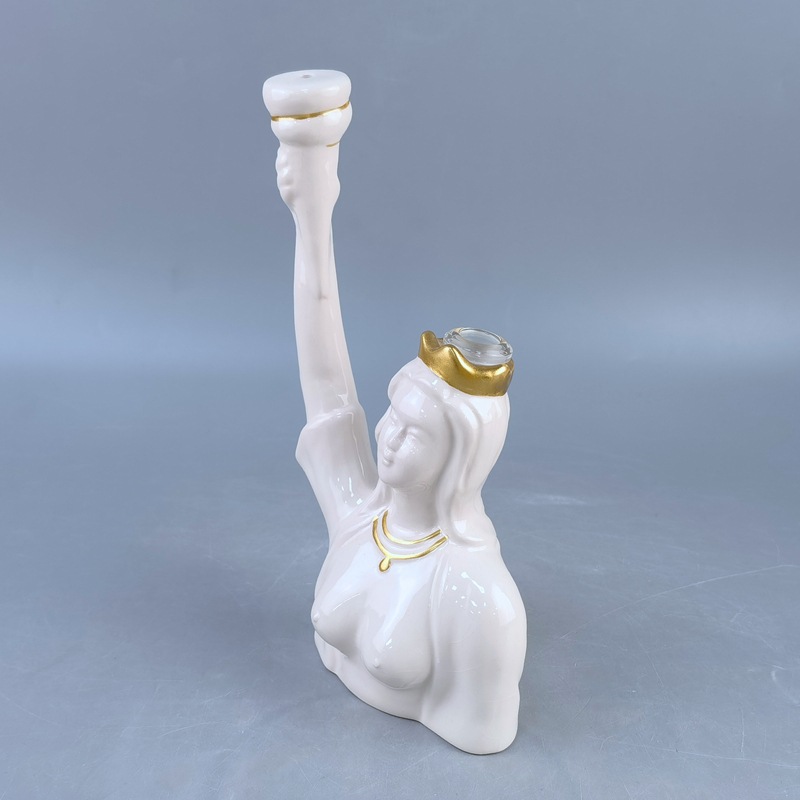 Nuevos dibujos animados de cerámica de la Estatua de la Libertad adornos de porcelana blanca taza de tubería de cerámica cigarrillos adornos de personajes de porcelana blanca Dehua