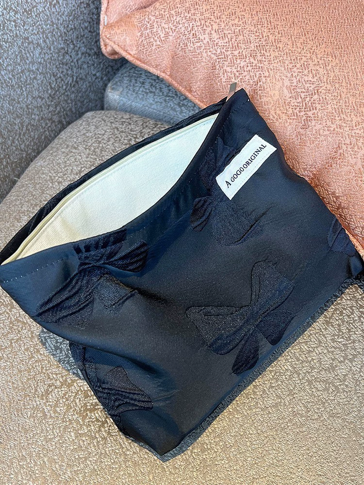 Capacious cosmetic bag, three‑dimensional travel organizer with zipper, stylish printed patterns