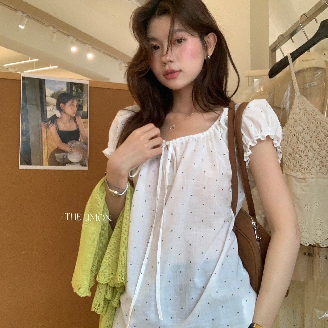 Áo sơ mi nữ tay bồng chấm bi phong cách Nhật, cổ dây rút, dáng suông trẻ trung — màu đen, màu trắng, xanh lá cây
