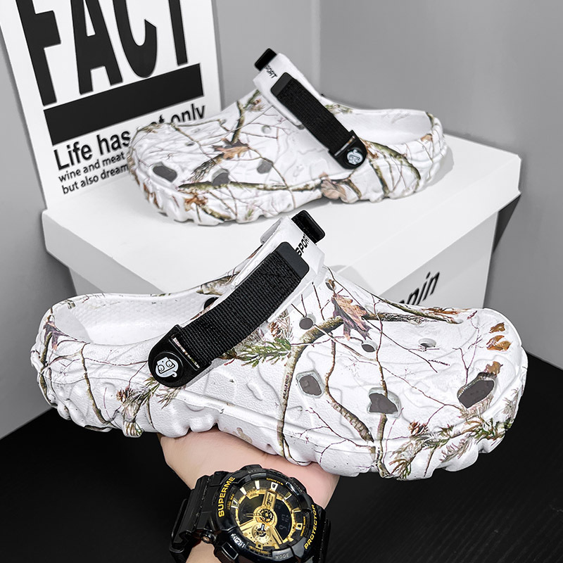 Spring and Summer New Style Clogs with a Soft Feel, Men's Closed-Toe Slippers, Sandals with Thick Soles for Outdoor Wear, Dual-Use Shoes, Wholesale Spring and Summer New Style Clogs with a Soft Feel, Men's Closed-Toe Slippers, Sandals with Thick Soles for Outdoor Wear, Dual-Use Shoes, Wholesale
