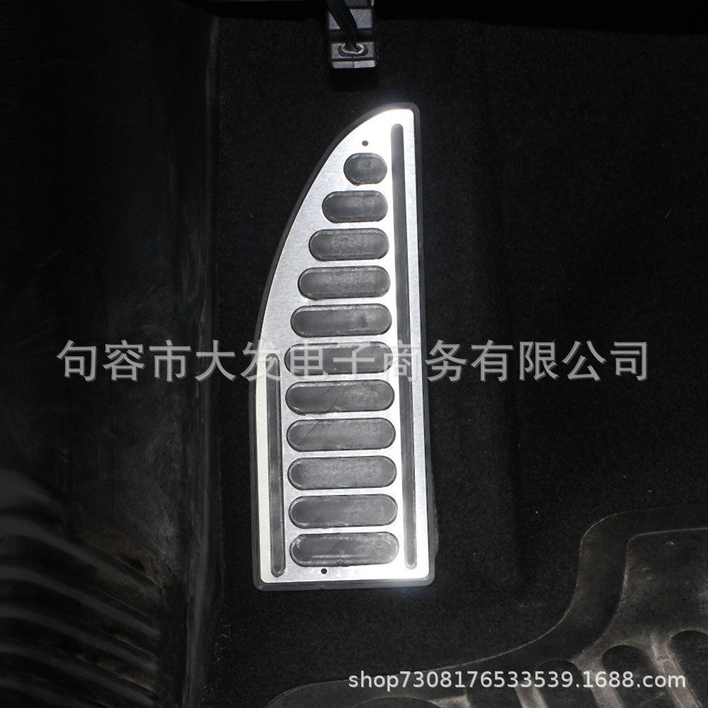 Suitable for Jeep 16-19 Freeman 17-20 guide accelerator rest pedal original pedal