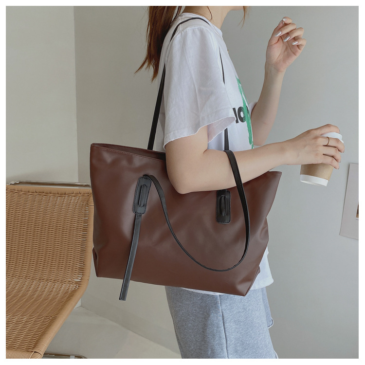 Fashion Retro Simple Large-capacity Solid Color One-shoulder Tote Bag display picture 9