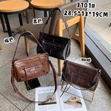 秋冬新款中性Moto机车包大容量超酷铆钉腋下包油蜡牛皮单肩斜挎包