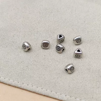 Thai silver fish pattern triangular loose beads DIY handmade woven bracelet fish bone spacer beads handmade beading S925 silver accessories (Zərgərlik ara hissələri) - triangular-loose-beads-v-2327