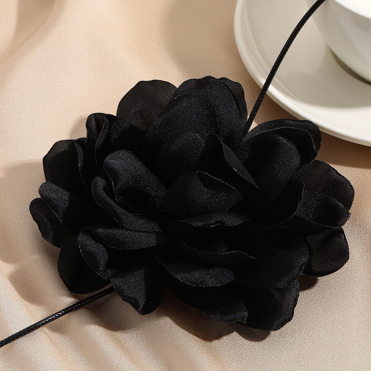 collana di fiori fantasma in vendita calda collana di rose in tessuto con fiori in pizzo collana di fiori_voghion.com