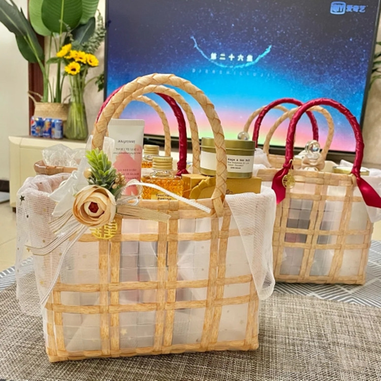 756g Weight Open Closure Type Double Handle Strap Type Handbag Bags Type Holiday, Travel Occasion PVC Material Plaid Pattern All Seasons Season Women's Gender Cute, Vacation Style Square Shape Large Size Women's Cute Vacation Plaid PVC Shopping Bags 无
