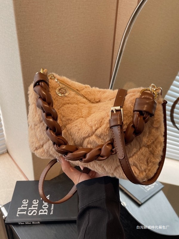 外单高级感百搭毛绒包包女2025冬季新款时尚毛毛包菱格单肩斜挎包