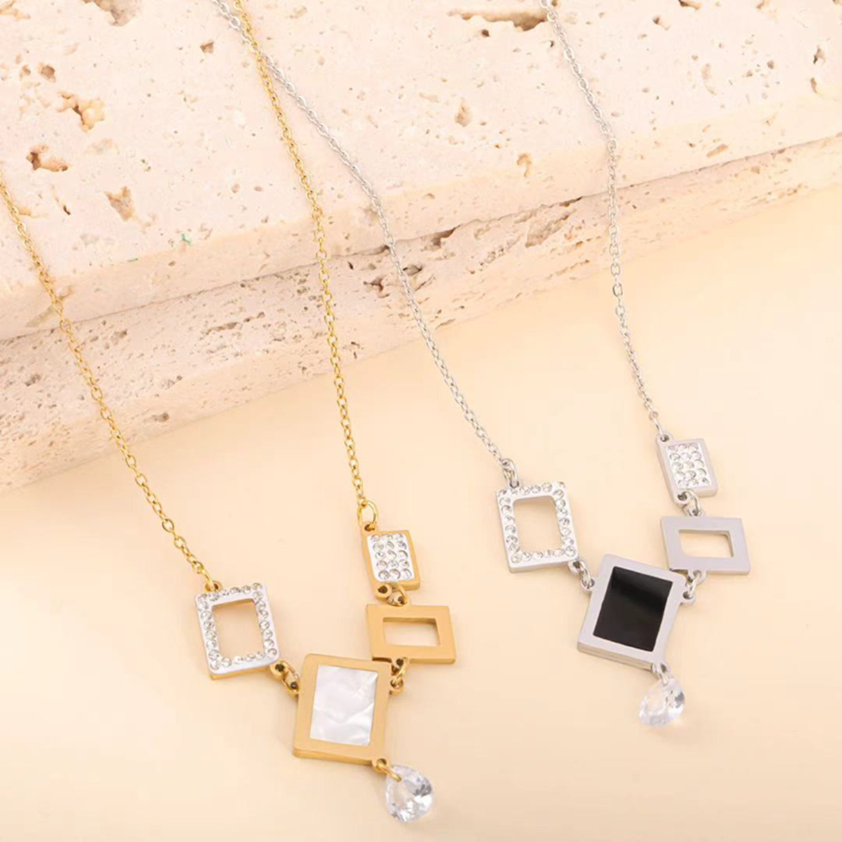 韩版方形镂空贴贝几何钛钢项链轻奢高级感时尚项链锁骨链厂家批发