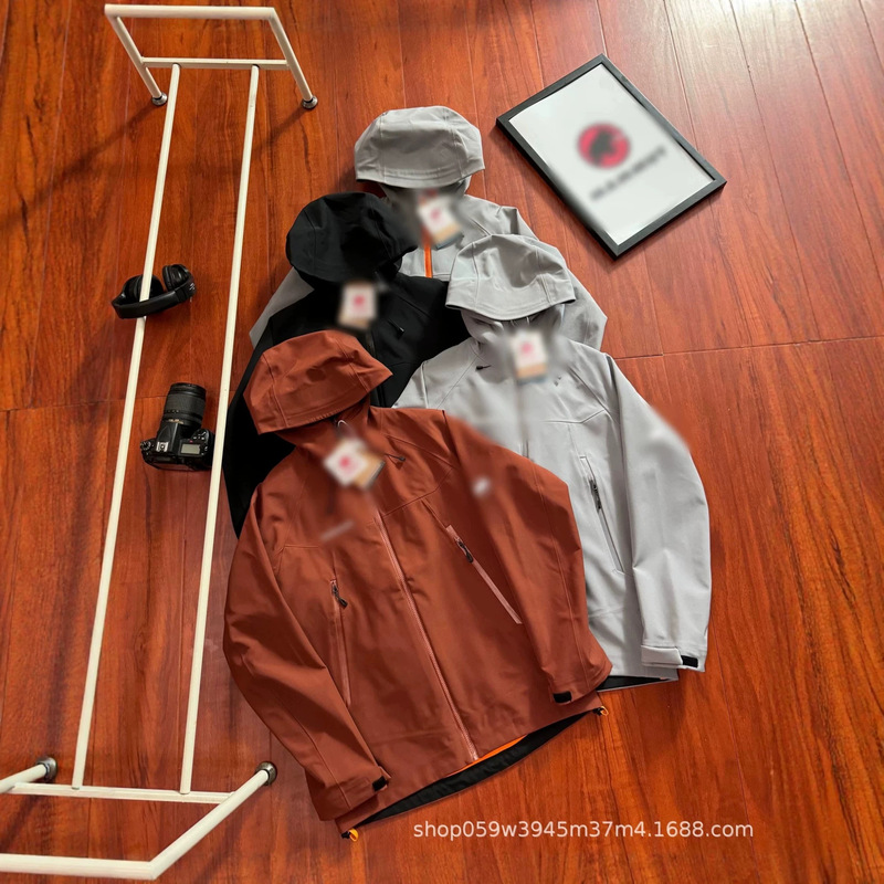 Mammoth spring and autumn fully sealed soft shell jacket for men, outdoor loose-fitting hooded sports water-repellent jacket wholesale