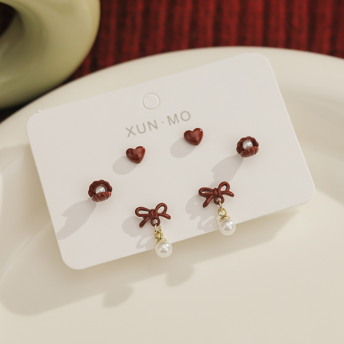 Juego de pendientes de aguja plateados, sencillos y compactos para mujer, pendientes geométricos en forma de corazón, bonitos, dulces y versátiles, venta al por mayor para puestos de mercado