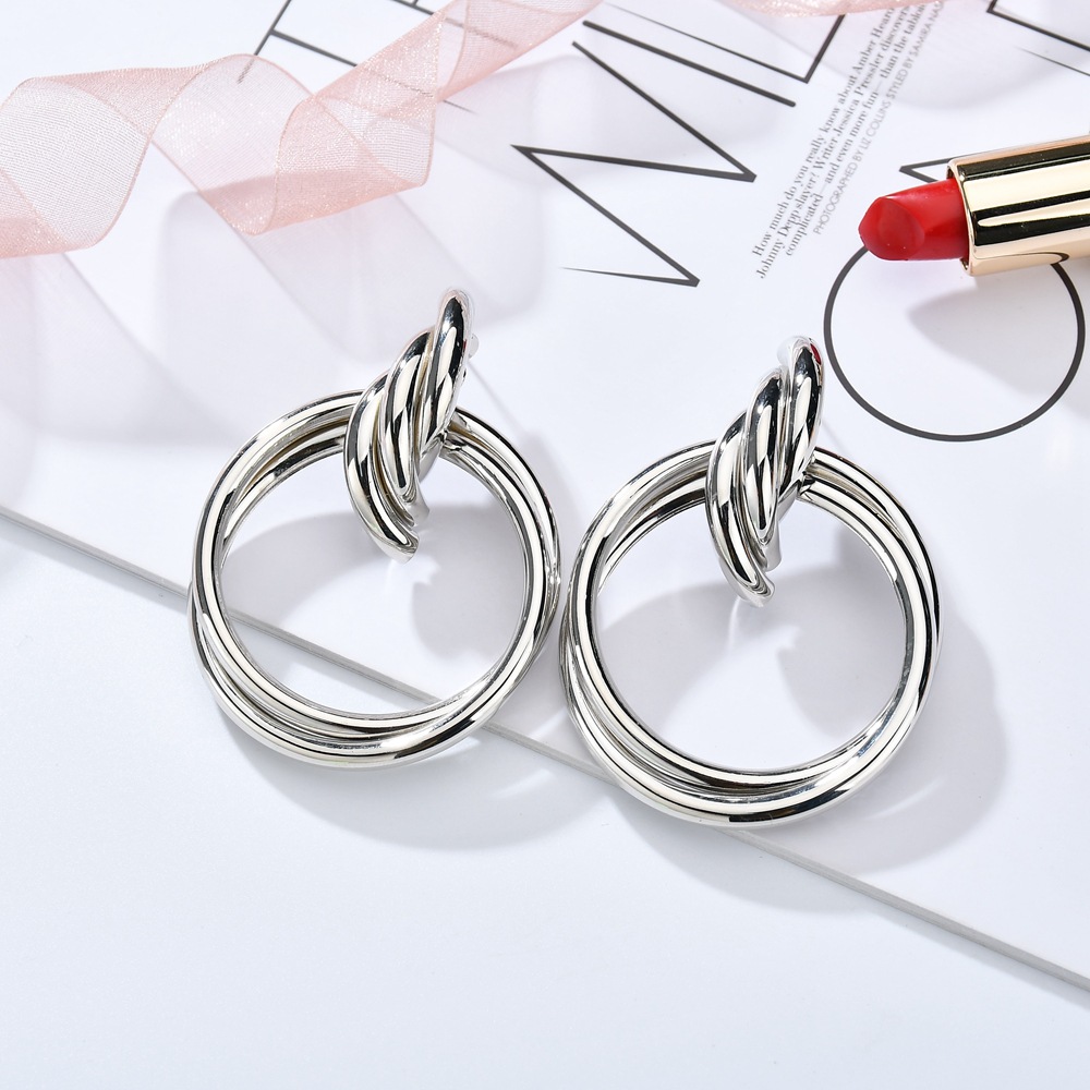 Exaggerated Metal Knotted Twist Geometric Round Creative Earrings display picture 4