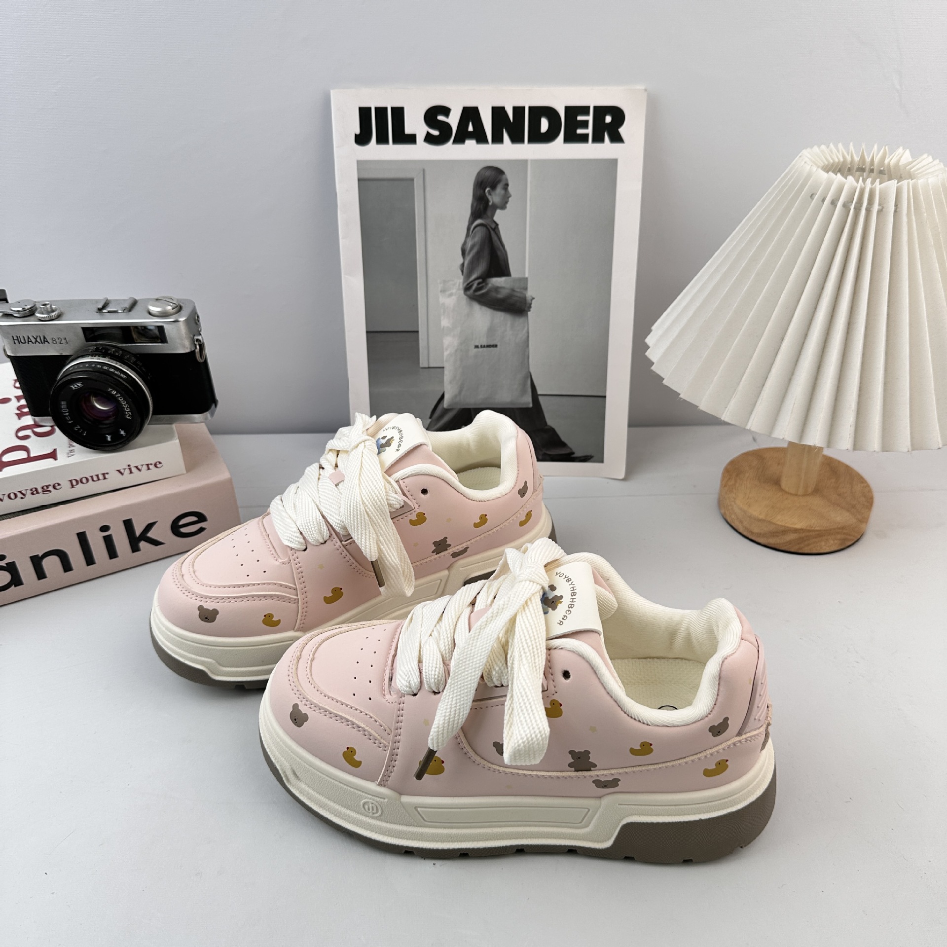 Farwave retro zapatos blancos para mujeres otoño y invierno 2025 zapatos de pan de suela gruesa de moda zapatos de lona de cuero zapatos de panel