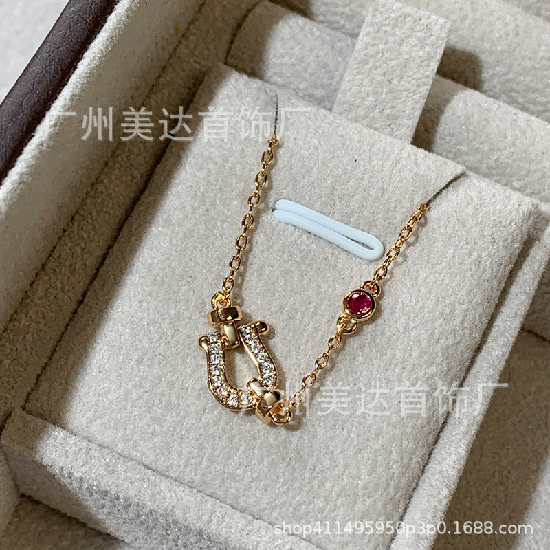 V金小號紅寶石鑲鑽鍍18k玫瑰金女士鑽石馬蹄項鍊鎖骨鏈廠家代發