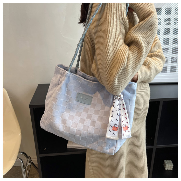 Large-capacity commuter tote bag 2023 new summer fashion large bag, women's checkered high-end and stylish single-shoulder bag undefined
