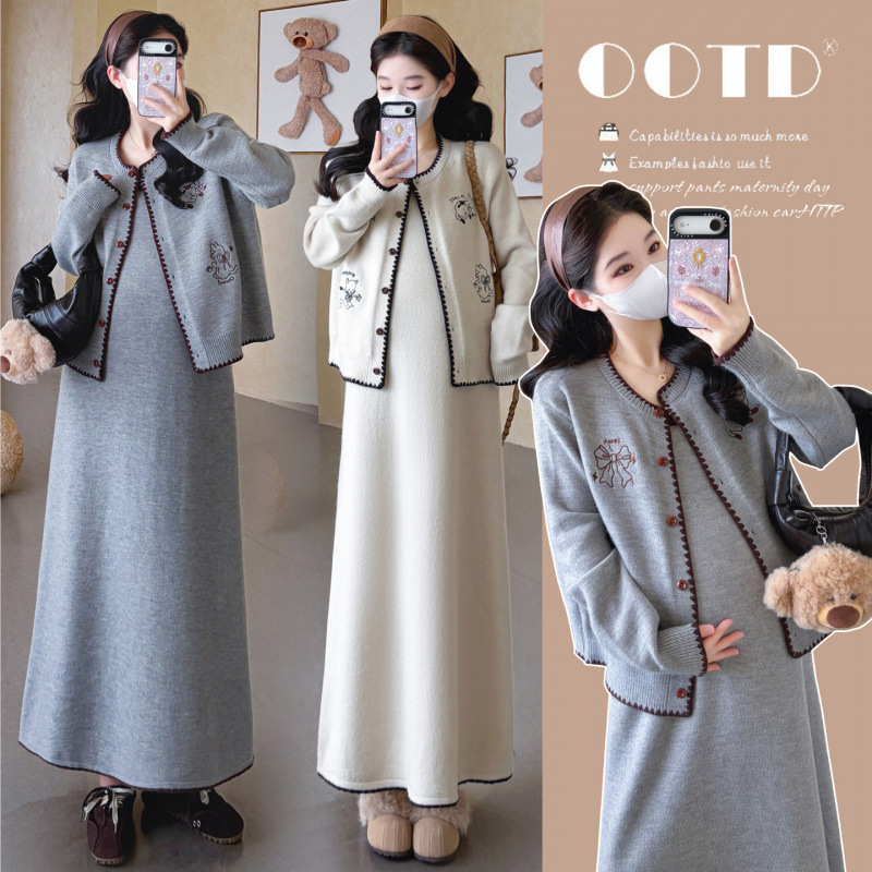 High-end maternity wear, autumn/winter casual set, trendy new style for stylish moms, loose-fitting French-style knitted dress, relaxed and chic High-end maternity wear, autumn/winter casual set, trendy new style for stylish moms, loose-fitting French-style knitted dress, relaxed and chic