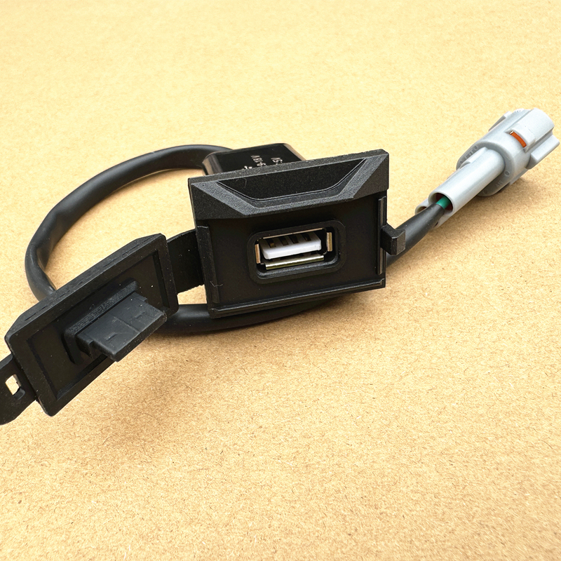 Suitable for Suzuki Uy125 Ueus Motorcycle Mobile Phone USB Modified 18-Watt Fast Charging Head Charger