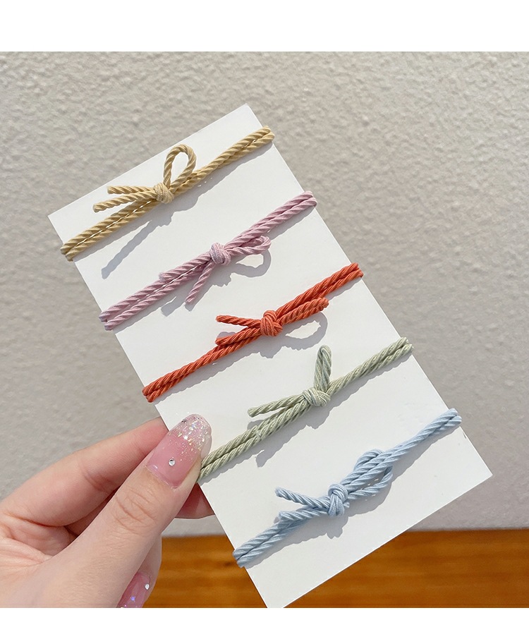 A pearl flower rubber band
