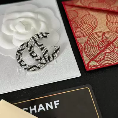 Classic Chanel-Style High-End Gold-Plated Yaxa sancaqları - zebra-stripe-brooch