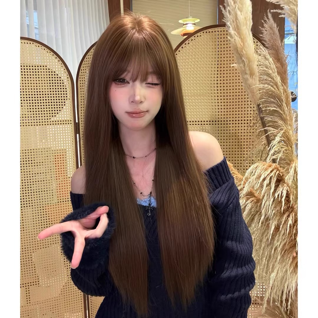 Actualización de té cálido castaño marrón Qi Liuhai larga pelucas de cabello recto para mujeres atmósfera realista pelucas esponjosas