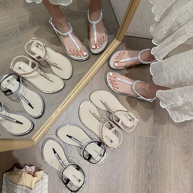 Sandalias de chanclas de diamantes de imitación de fondo plano de moda para mujer, estilo de hadas, zapatos romanos antideslizantes de fondo suave, zapatos de playa de todo fósforo