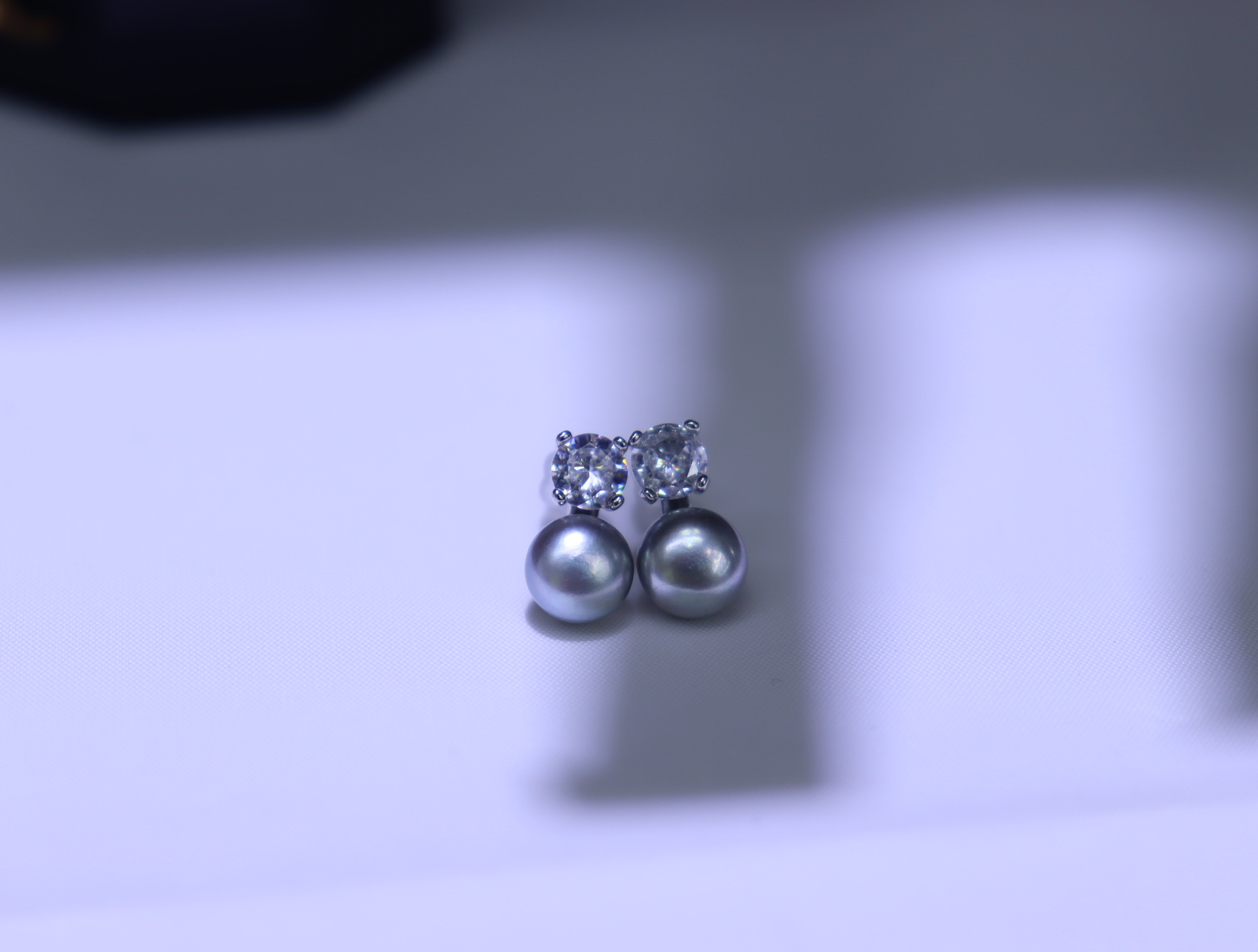 1 Pair Elegant Geometric Inlay Freshwater Pearl Artificial Gemstones Ear Studs display picture 5