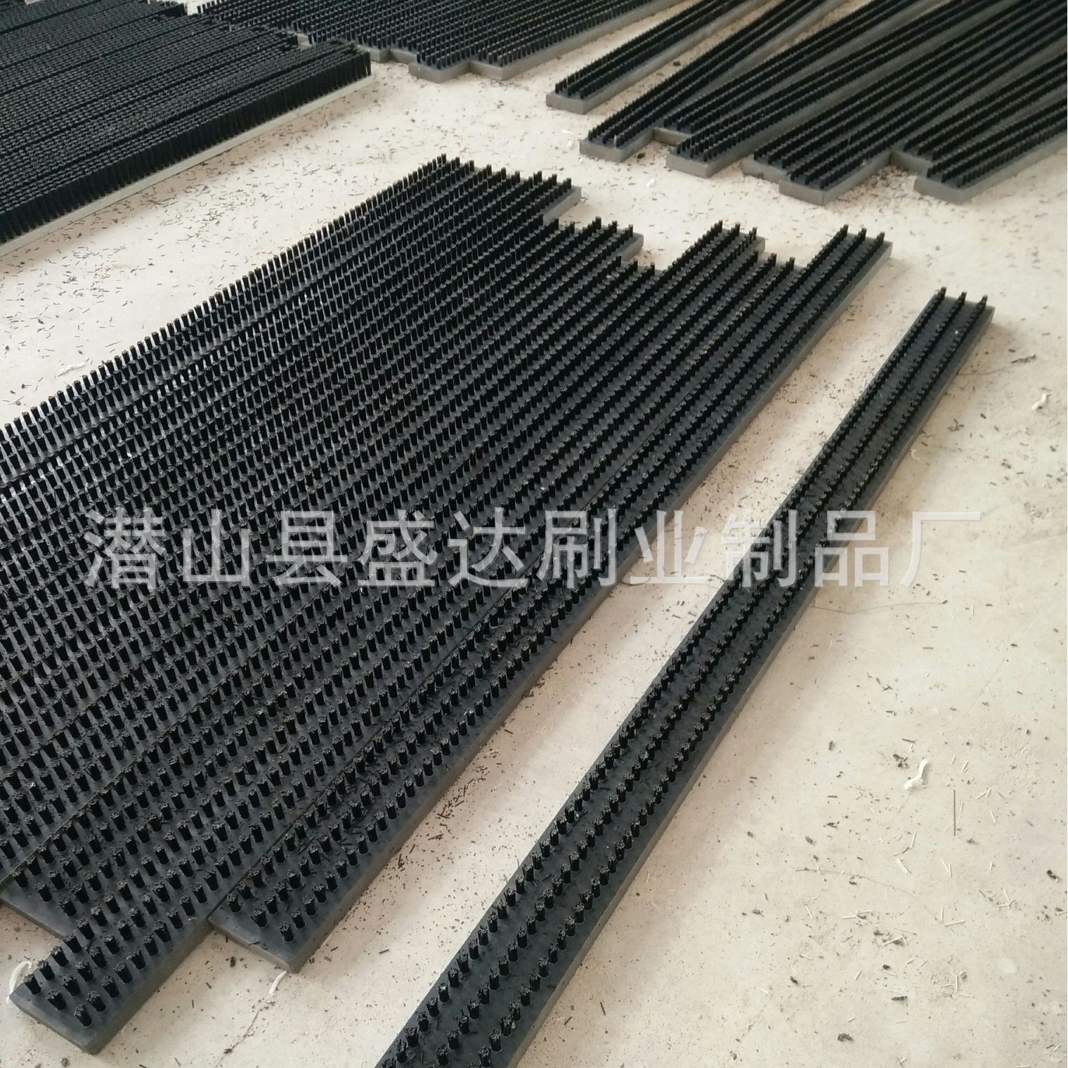 供应尼龙丝磨料丝毛刷  异形毛刷 钢丝板刷PVC尼龙塑料板 条刷