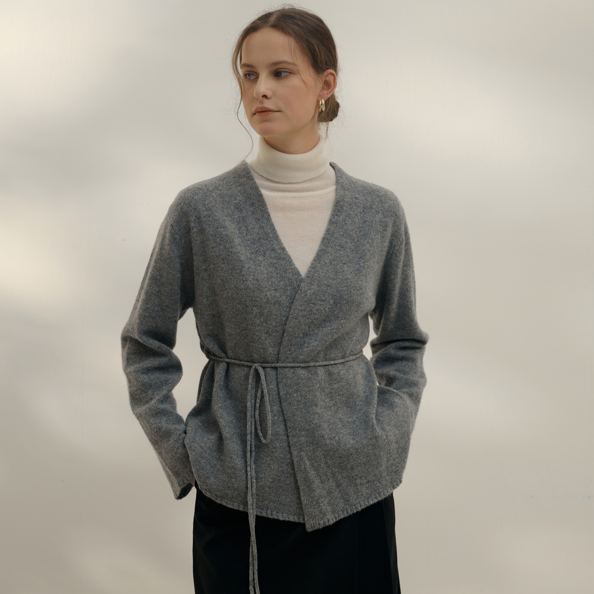 Demi-season woolen cardigan