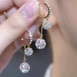 耳环;耳钉;耳扣