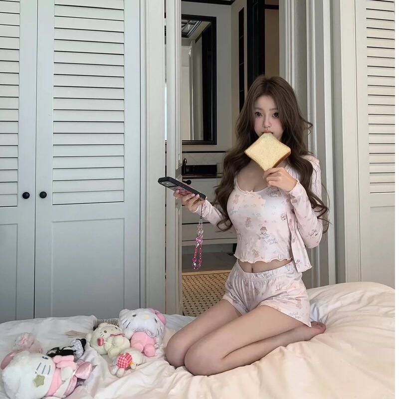 Summer Cool and Refreshing Three-Piece Set with Integrated Chest Pads, Camisole Shorts, and Cardigan, Cute Home Pajama Set Summer Cool and Refreshing Three-Piece Set with Integrated Chest Pads, Camisole Shorts, and Cardigan, Cute Home Pajama Set