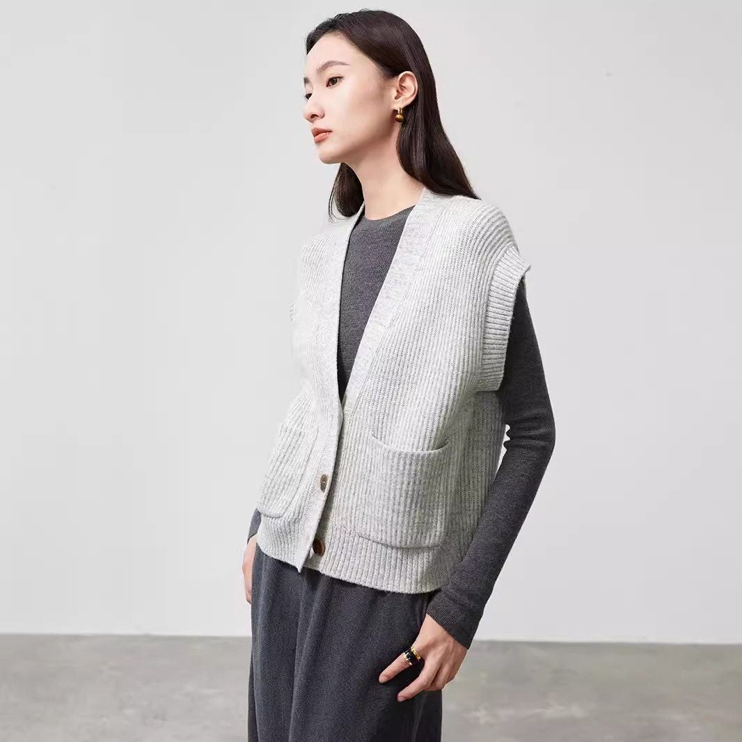 Autumn woolen solid color vest