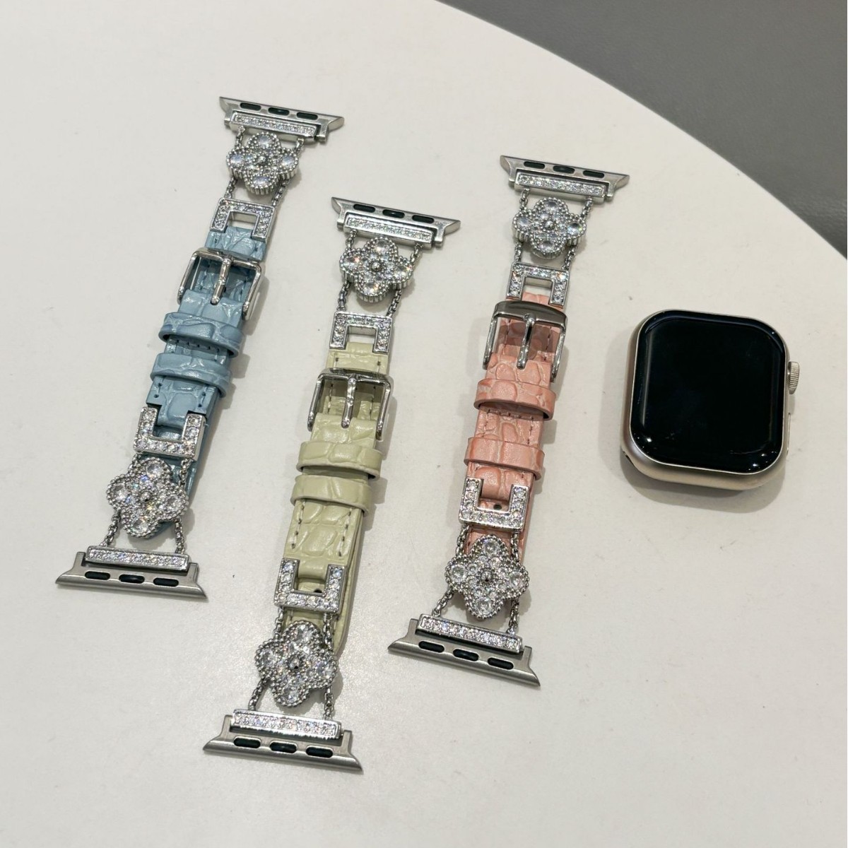New Model Suitable for Apple Watch Strap S10 Generation Apple Female Iwatch987 Flash Diamond Four-Leaf Clover Leather Belt Summer