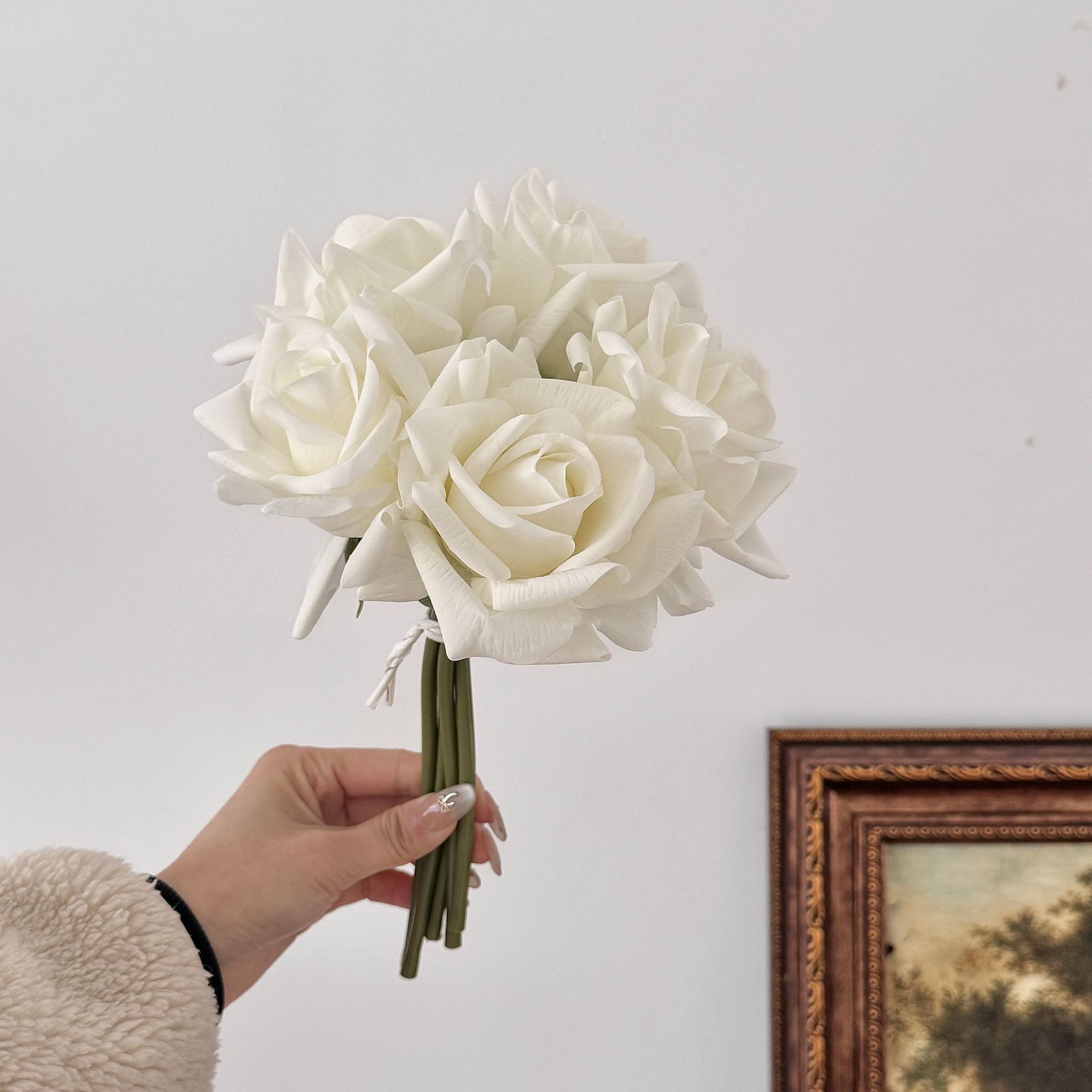 Ramo de rosas hidratante de alta calidad, flores artificiales, flores falsas, accesorios para fotografía, arreglo floral de mano, decoración del hogar.