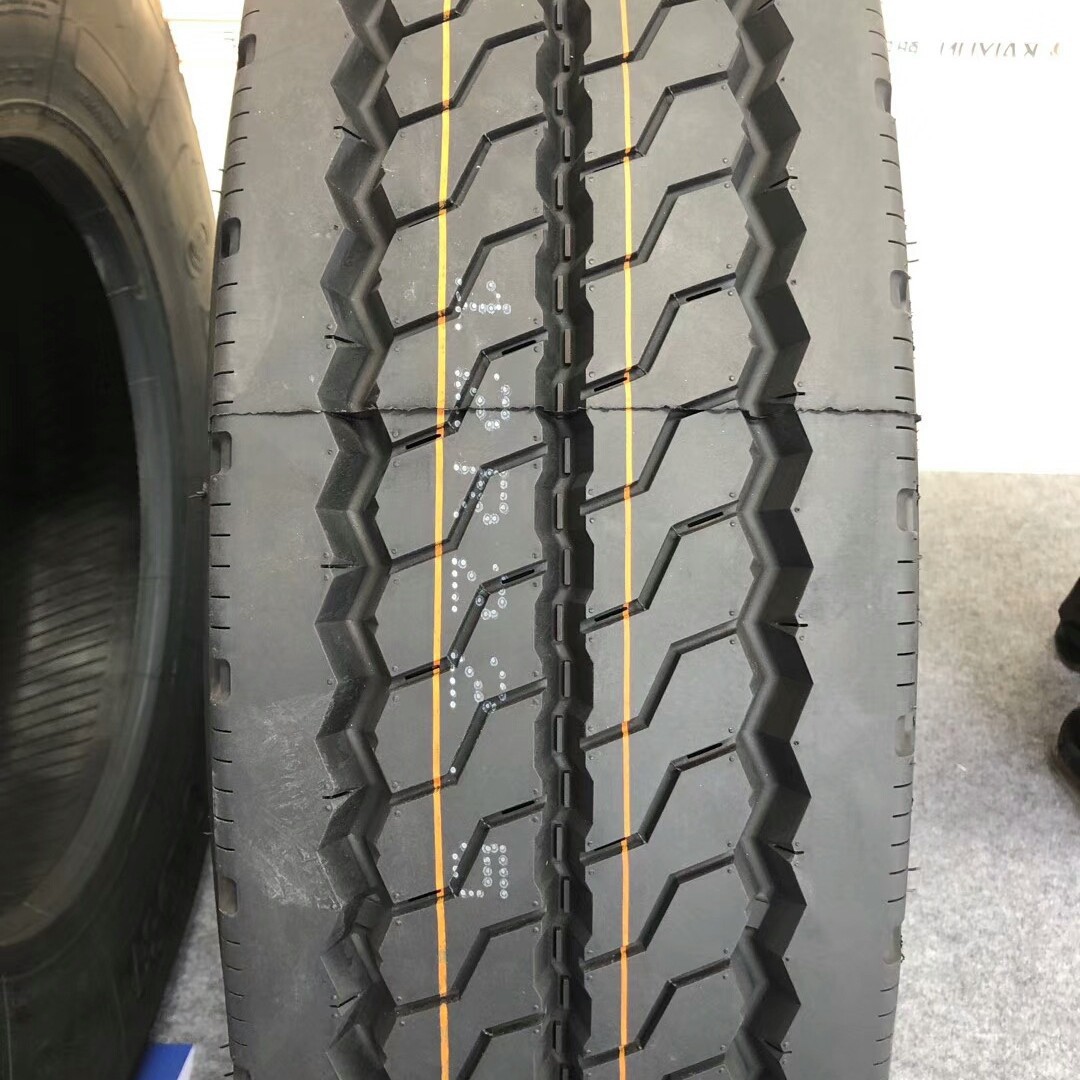 1100r20货车轮胎 现货批发前四后八1200R2渣土车汽车全钢矿山轮胎