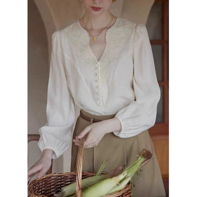 French Style Elegant White Heavy Industry Embroidered Lace V-neck Shirt for Women Early Autumn New Arrival Retro Court Style Inner Top