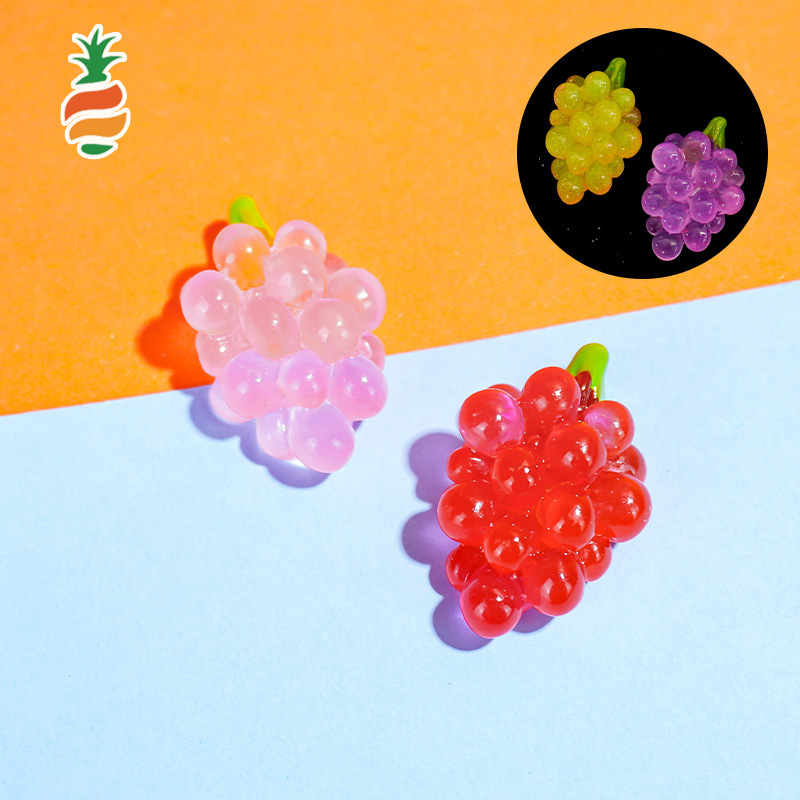 Linda caricatura luminosa fruta grande simulación tridimensional joyería de bricolaje hecha a mano estilo caliente Douyin bolso ciego llavero colgante
