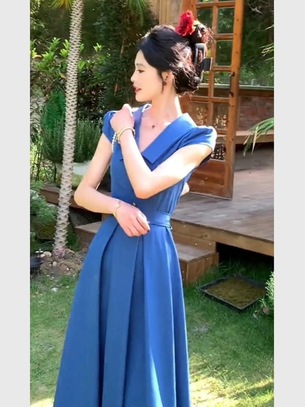 曲七夏季新款法式复古高级感独特漂亮掐腰克莱因蓝连衣裙子女4614|undefined