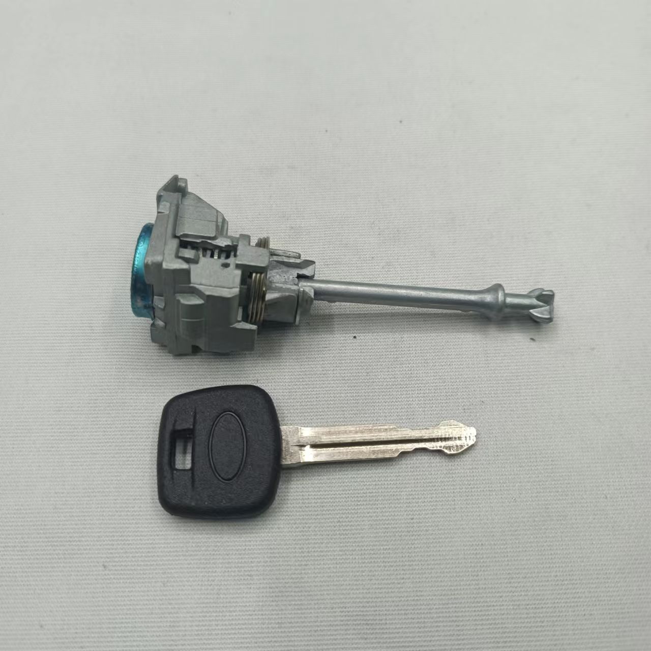 Adecuado para 13 Subaru puerta cerradura cilindro exterior Subaru cilindro de bloqueo